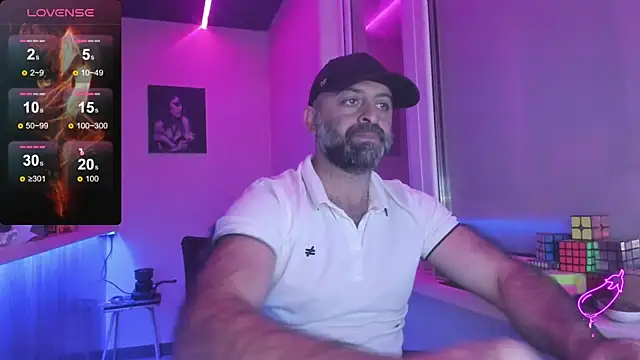 Snapshot of MAGABEAR077 chatting on 10/04/25, 02:51 MAGABEAR077 online show from 10/04/25, 02:51