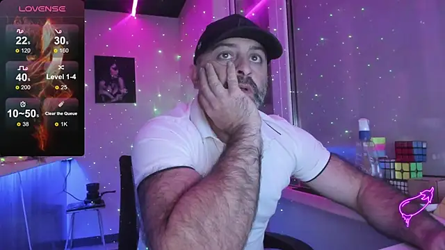 Snapshot of MAGABEAR077 chatting on 10/25/25, 06:52 MAGABEAR077 online show from 10/25/25, 06:52