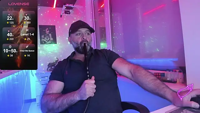 Snapshot of MAGABEAR077 chatting on 12/14/25, 08:09 MAGABEAR077 online show from 12/14/25, 08:09