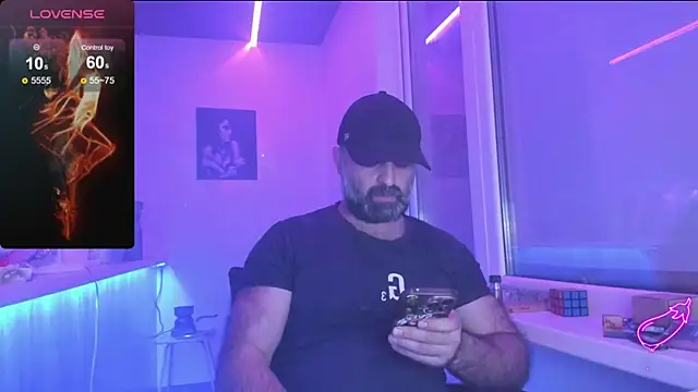 Snapshot of MAGABEAR077 chatting on 11/09/25, 08:24 MAGABEAR077 online show from 11/09/25, 08:24