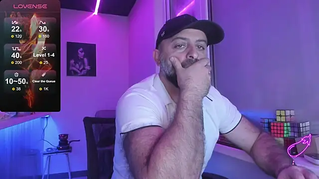 Snapshot of MAGABEAR077 chatting on 10/06/25, 11:05 MAGABEAR077 online show from 10/06/25, 11:05