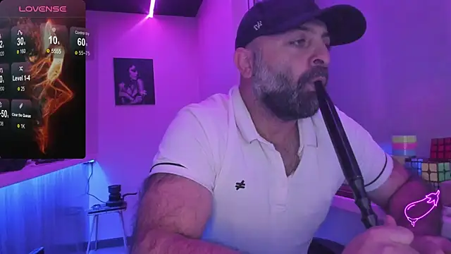 Snapshot of MAGABEAR077 chatting on 10/17/25, 08:10 MAGABEAR077 online show from 10/17/25, 08:10