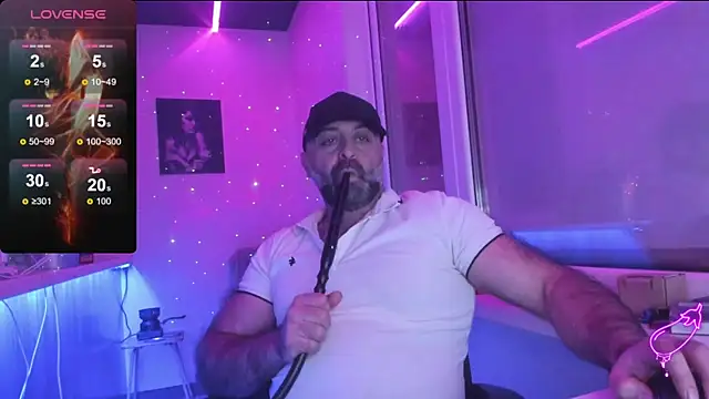 Snapshot of MAGABEAR077 chatting on 11/12/25, 09:02 MAGABEAR077 online show from 11/12/25, 09:02