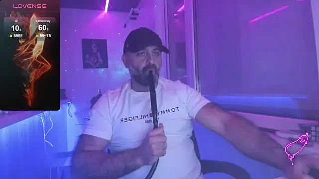 Snapshot of MAGABEAR077 chatting on 11/28/25, 04:51 MAGABEAR077 online show from 11/28/25, 04:51