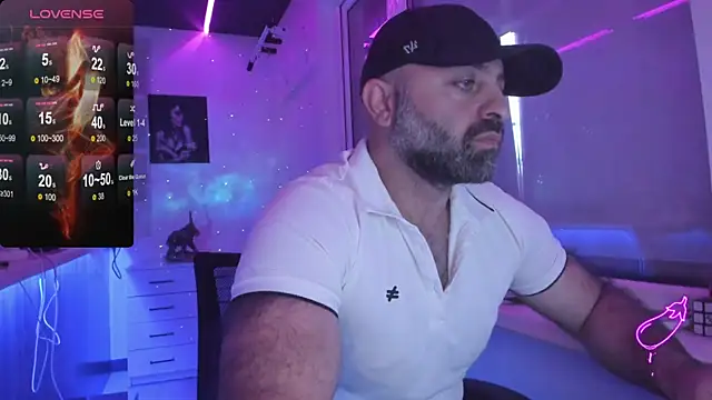 Snapshot of MAGABEAR077 chatting on 11/25/25, 10:26 MAGABEAR077 online show from 11/25/25, 10:26