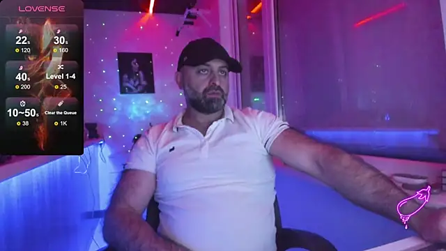 Snapshot of MAGABEAR077 chatting on 12/04/25, 07:02 MAGABEAR077 online show from 12/04/25, 07:02