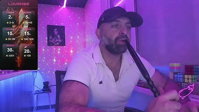 Snapshot of MAGABEAR077 chatting on 10/20/25, 10:10 MAGABEAR077 online show from 10/20/25, 10:10