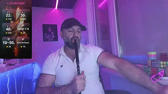 Snapshot of MAGABEAR077 chatting on 10/24/25, 12:26 MAGABEAR077 online show from 10/24/25, 12:26