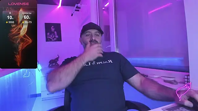 Snapshot of MAGABEAR077 chatting on 12/02/25, 08:21 MAGABEAR077 online show from 12/02/25, 08:21