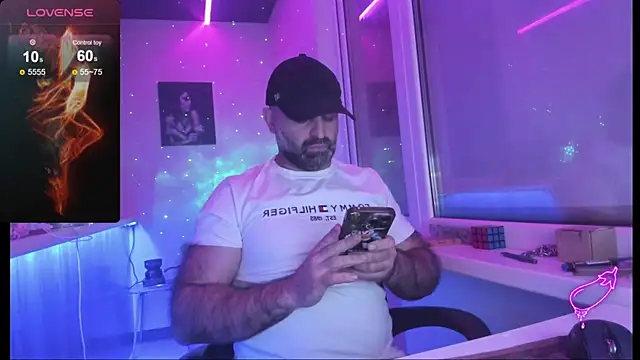 Snapshot of MAGABEAR077 chatting on 11/13/25, 07:18 MAGABEAR077 online show from 11/13/25, 07:18