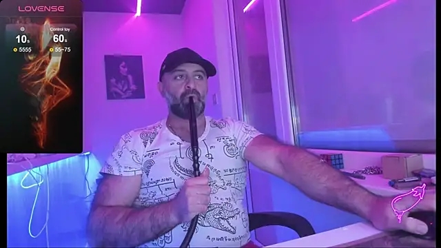 Snapshot of MAGABEAR077 chatting on 11/14/25, 11:25 MAGABEAR077 online show from 11/14/25, 11:25