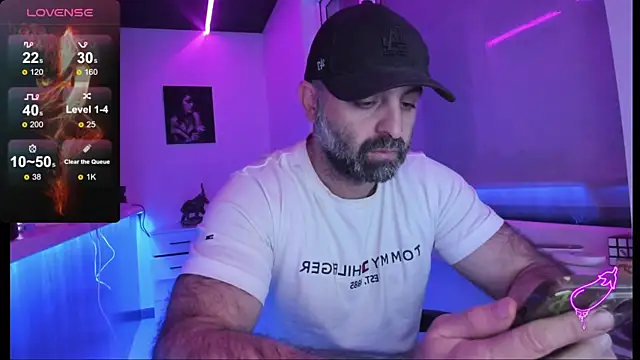 Snapshot of MAGABEAR077 chatting on 11/22/25, 08:46 MAGABEAR077 online show from 11/22/25, 08:46