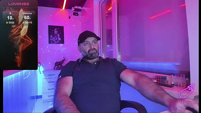 Snapshot of MAGABEAR077 chatting on 12/17/25, 08:19 MAGABEAR077 online show from 12/17/25, 08:19