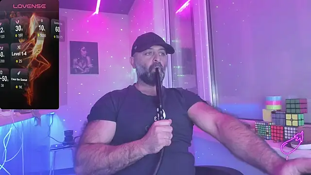 Snapshot of MAGABEAR077 chatting on 10/31/25, 08:44 MAGABEAR077 online show from 10/31/25, 08:44