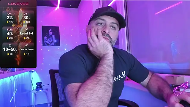 Snapshot of MAGABEAR077 chatting on 11/11/25, 02:39 MAGABEAR077 online show from 11/11/25, 02:39