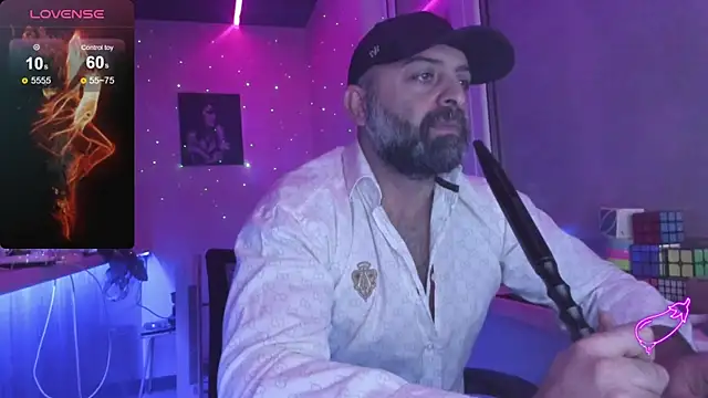 Snapshot of MAGABEAR077 chatting on 11/05/25, 06:11 MAGABEAR077 online show from 11/05/25, 06:11