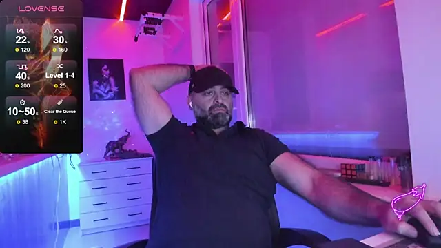 Snapshot of MAGABEAR077 chatting on 12/13/25, 08:04 MAGABEAR077 online show from 12/13/25, 08:04