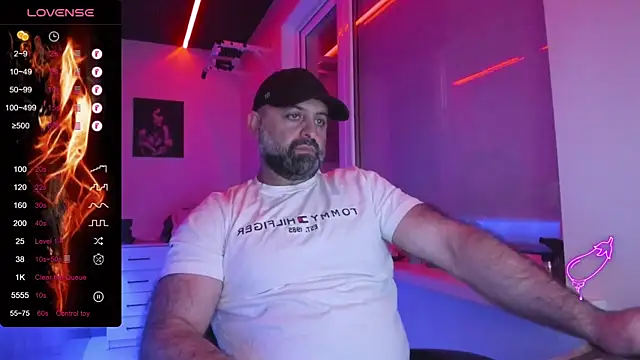 Snapshot of MAGABEAR077 chatting on 07/15/26, 03:41 MAGABEAR077 online show from 07/15/26, 03:41