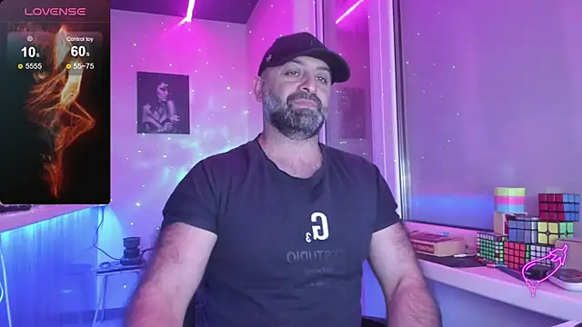 Snapshot of MAGABEAR077 chatting on 10/22/25, 03:00 MAGABEAR077 online show from 10/22/25, 03:00