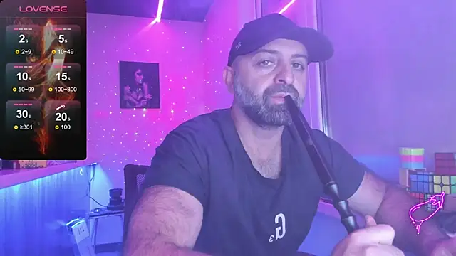 Snapshot of MAGABEAR077 chatting on 10/19/25, 01:08 MAGABEAR077 online show from 10/19/25, 01:08