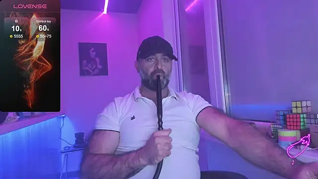 Snapshot of MAGABEAR077 chatting on 10/08/25, 10:32 MAGABEAR077 online show from 10/08/25, 10:32