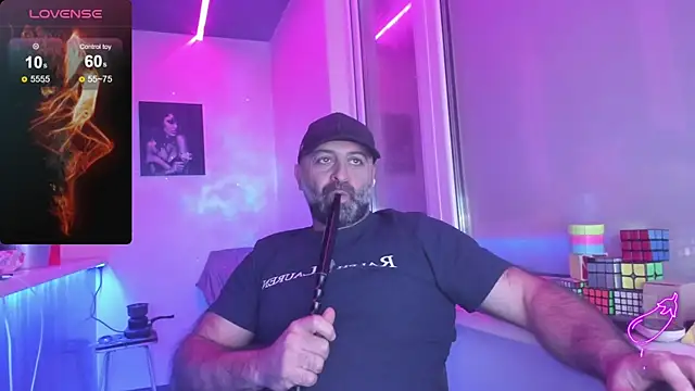 Snapshot of MAGABEAR077 chatting on 10/23/25, 08:18 MAGABEAR077 online show from 10/23/25, 08:18