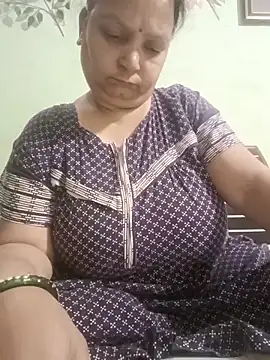 Snapshot of Kavya_kapoor chatting on 06/12/26, 05:54 Kavya kapoor online show from 06/12/26, 05:54