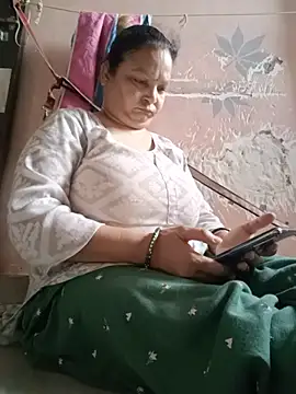 Snapshot of Kavya_kapoor chatting on 06/18/26, 11:37 Kavya kapoor online show from 06/18/26, 11:37