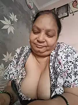 Snapshot of Kavya_kapoor chatting on 06/21/26, 04:40 Kavya kapoor online show from 06/21/26, 04:40