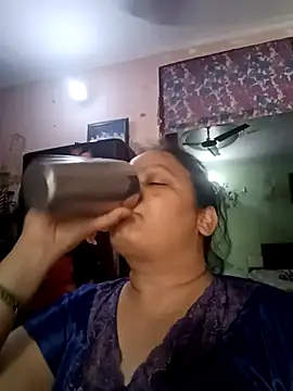 Snapshot of Kavya_kapoor chatting on 05/11/26, 04:03 Kavya kapoor online show from 05/11/26, 04:03