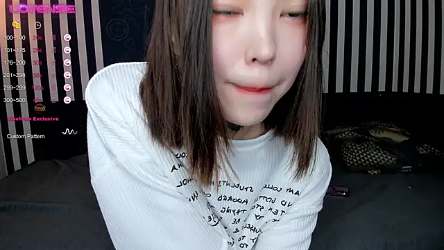 Snapshot of Dark_Ester chatting on 01/25/25, 01:52 Dark Ester online show from 01/25/25, 01:52