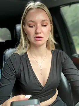 Snapshot of Devill_Angel_ chatting on 09/16/25, 12:17 Devill Angel online show from 09/16/25, 12:17