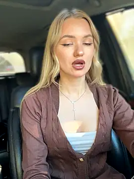 Snapshot of Devill_Angel_ chatting on 10/17/25, 11:12 Devill Angel online show from 10/17/25, 11:12