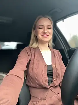 Snapshot of Devill_Angel_ chatting on 10/27/25, 11:00 Devill Angel online show from 10/27/25, 11:00