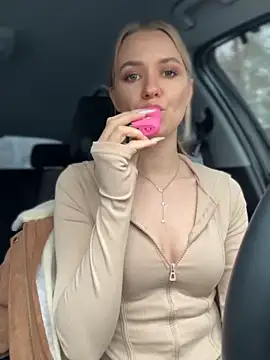 Snapshot of Devill_Angel_ chatting on 11/20/25, 10:05 Devill Angel online show from 11/20/25, 10:05