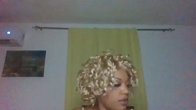Snapshot of thekelliecapri chatting on 06/20/26, 06:40 thekelliecapri online show from 06/20/26, 06:40