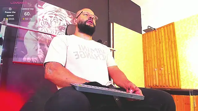 Luke  09 online show from 11/30/25, 11:11