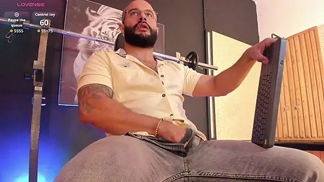 Luke  09 online show from 10/29/25, 11:42