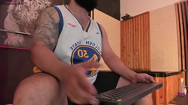Snapshot of Luke__09 chatting on 06/15/26, 11:43 Luke 09 online show from 06/15/26, 11:43