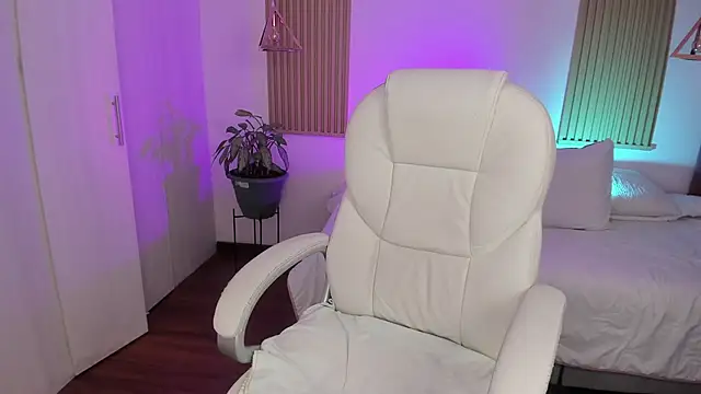 Kendall Bunnyy online show from 11/11/25, 08:47