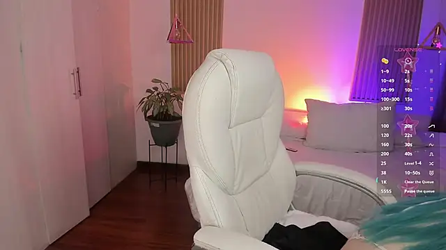 Kendall Bunnyy online show from 11/14/25, 08:23