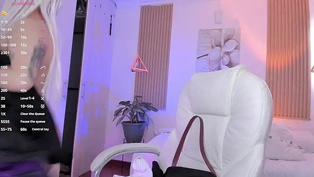 Kendall Bunnyy online show from 03/17/25, 09:02