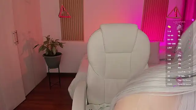 Kendall Bunnyy online show from 10/17/25, 08:21