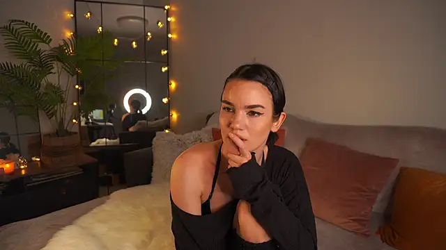 Heidi11 online show from 10/19/25, 07:49