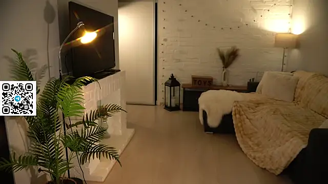 Snapshot of Heidi11 chatting on 04/15/26, 05:06 Heidi11 online show from 04/15/26, 05:06