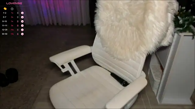 Snapshot of Lady__Boom chatting on 01/31/25, 04:47 Lady  Boom online show from 01/31/25, 04:47