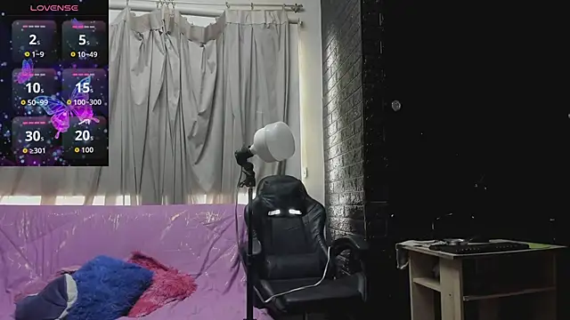 Snapshot of kitty_queen10 chatting on 01/19/26, 12:42 kitty queen10 online show from 01/19/26, 12:42