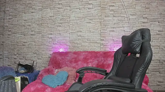 Snapshot of kitty_queen10 chatting on 02/14/26, 04:02 kitty queen10 online show from 02/14/26, 04:02