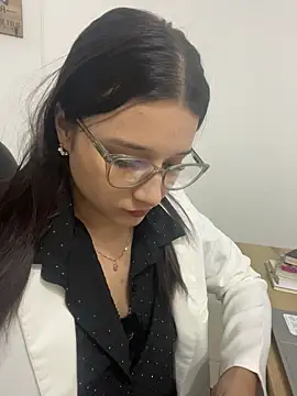 littlemelodi18 online show from 12/19/25, 08:55