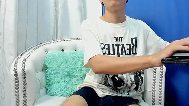 Little Peeter online show from 01/12/25, 04:18